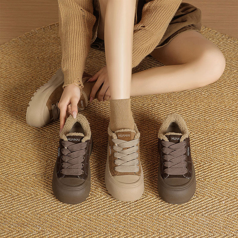 Flat-Sole Sports Shoes